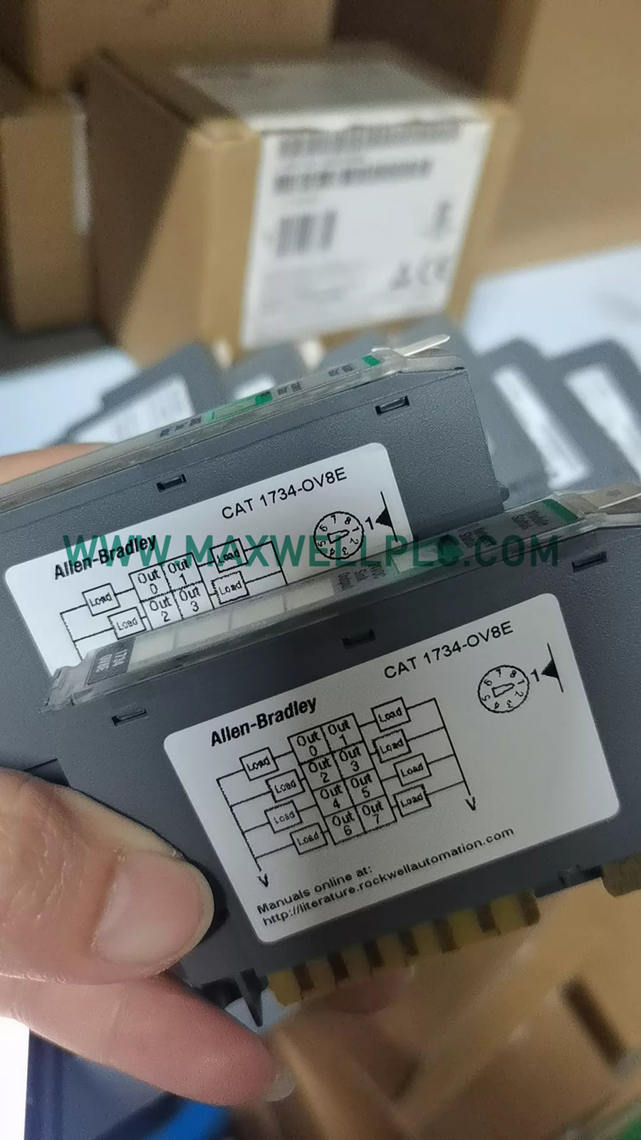 وحدة خرج رقمية DC Sinking طراز 1734-OV8E من Allen-Bradley بنظام POINT I/O