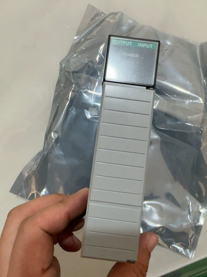 Allen-Bradley 1746-NIO4V 1746NIO4V SLC 500 High Resolution Analog Input/Output Module