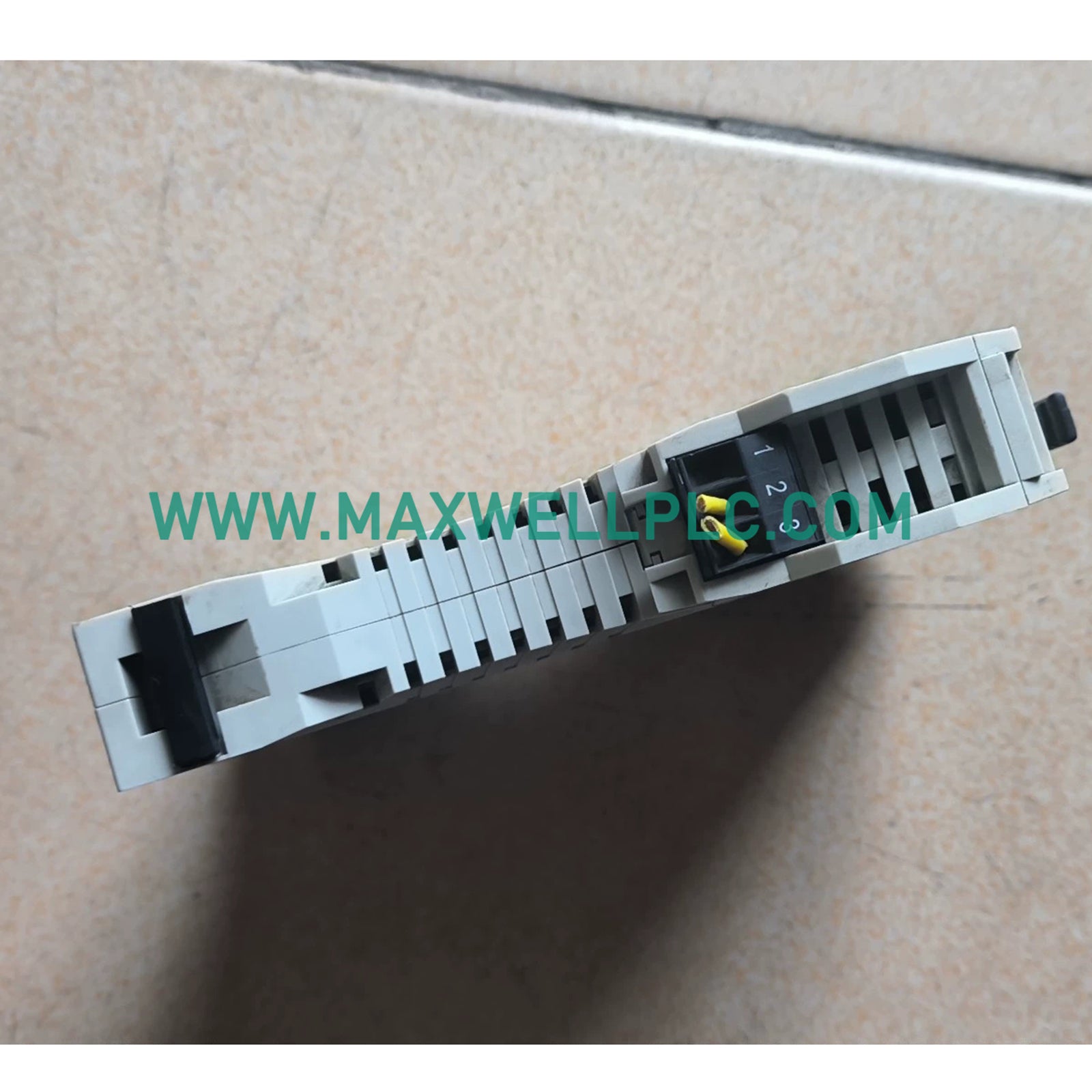 Allen-Bradley 1783-US03T01F Switches gestionados Stratix Stratix 2000 de 3+1 puertos