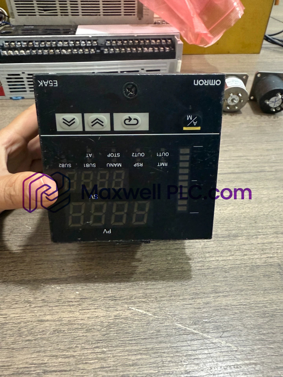 Controlador digital Omron serie E5AK E5AK-AA2B