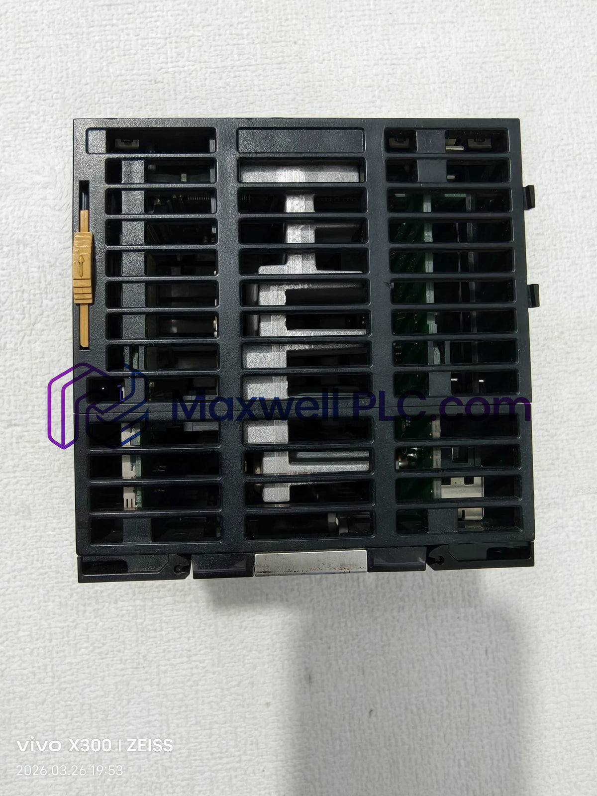 وحدة معالجة مركزية NJ301-1100 من أومرون، طراز Sysmac NJ3