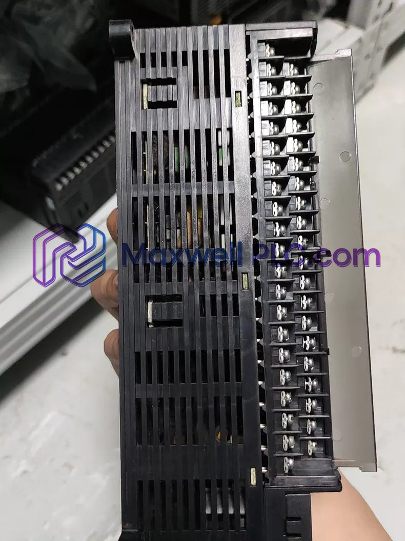 وحدة تحكم قابلة للبرمجة من سلسلة CP1E طراز Omron CP1E-N60S1DR-A
